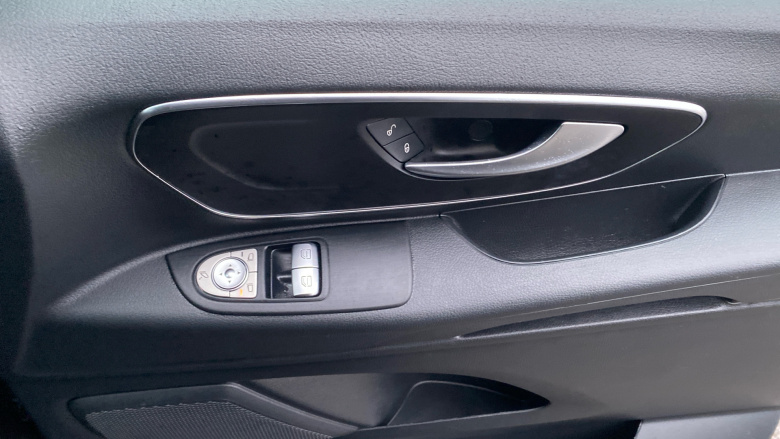 Mercedes-Benz Vito Tourer L3 Diesel Rwd 116 CDI Select 9-Seater 9G-Tronic